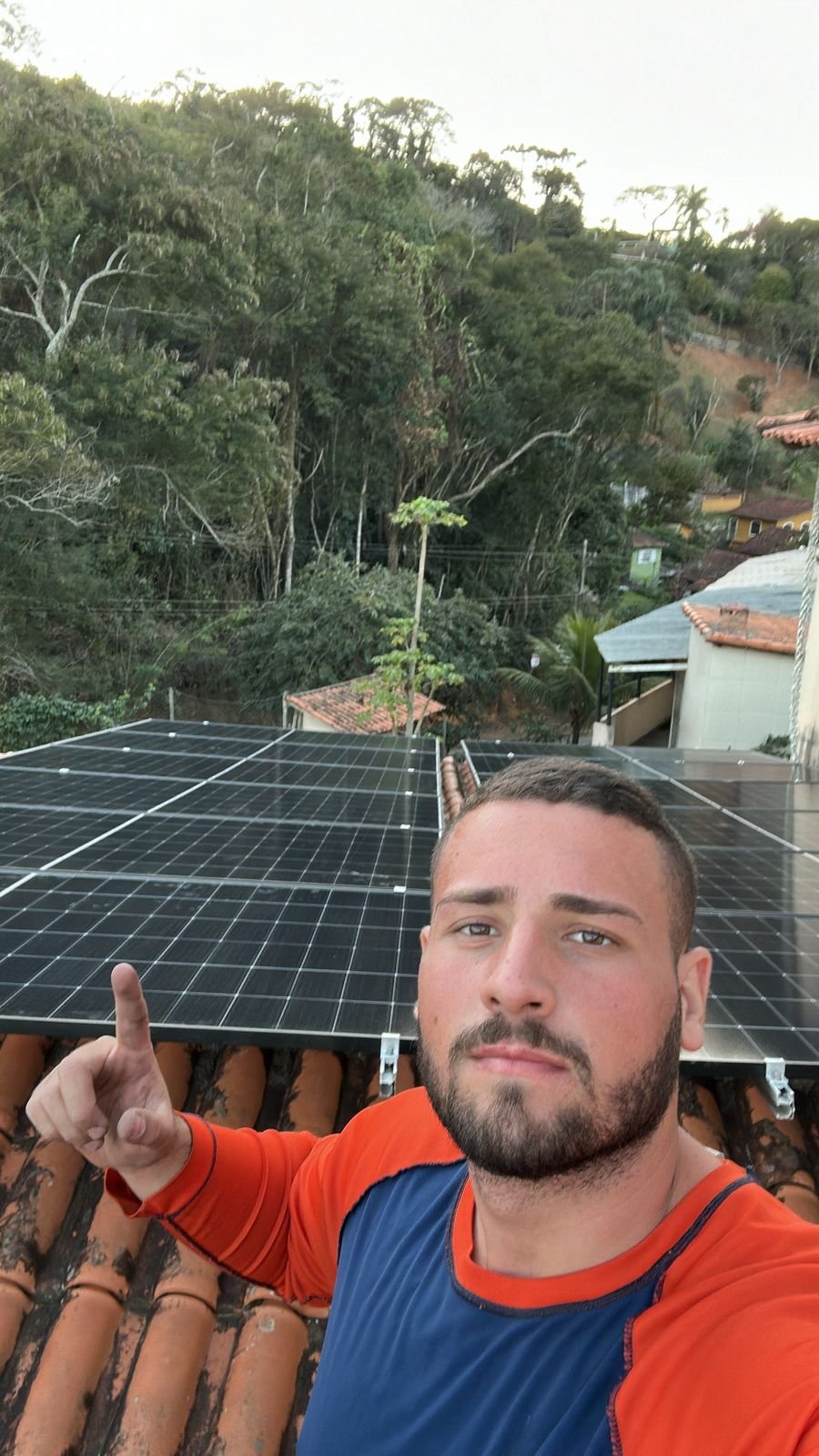 Sistema de painéis solares instalado